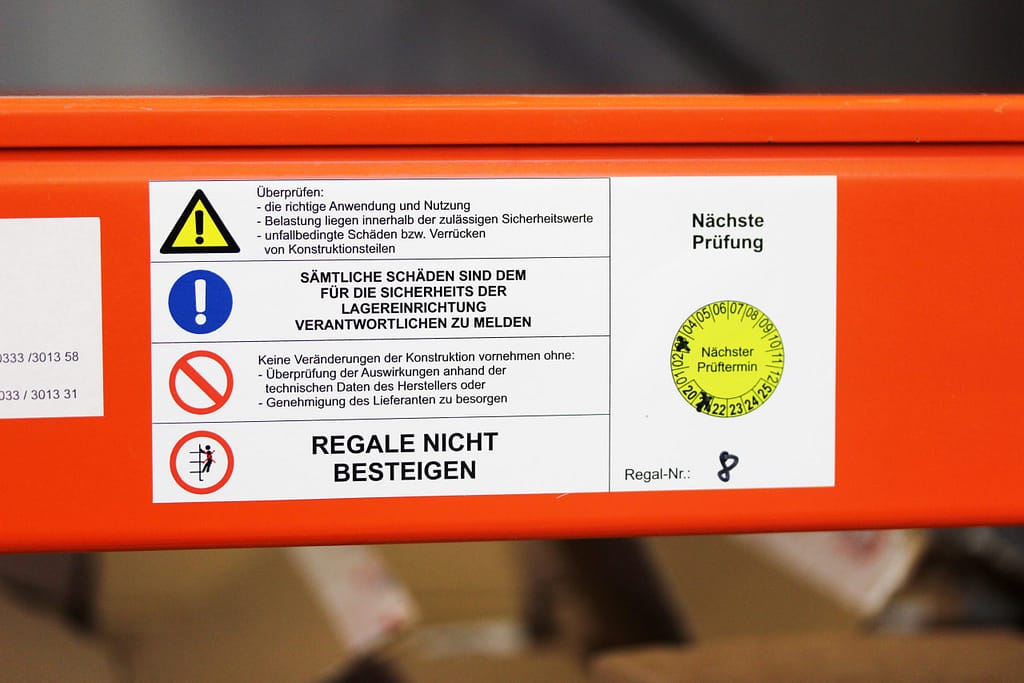 Individuelle Regalbeschriftung, Rohrkennzeichnung, Aufkleber, Etiketten, Barcode Etiketten, QR-Code Etiketten, Schildern, Postern, Innen- und Außenbannern und Firmenschilder