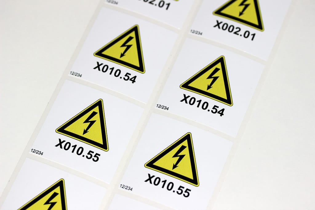 Individuelle Rohrkennzeichnung, Aufkleber, Etiketten, Barcode Etiketten, QR-Code Etiketten, Schildern, Postern, Innen- und Außenbannern und Firmenschilder