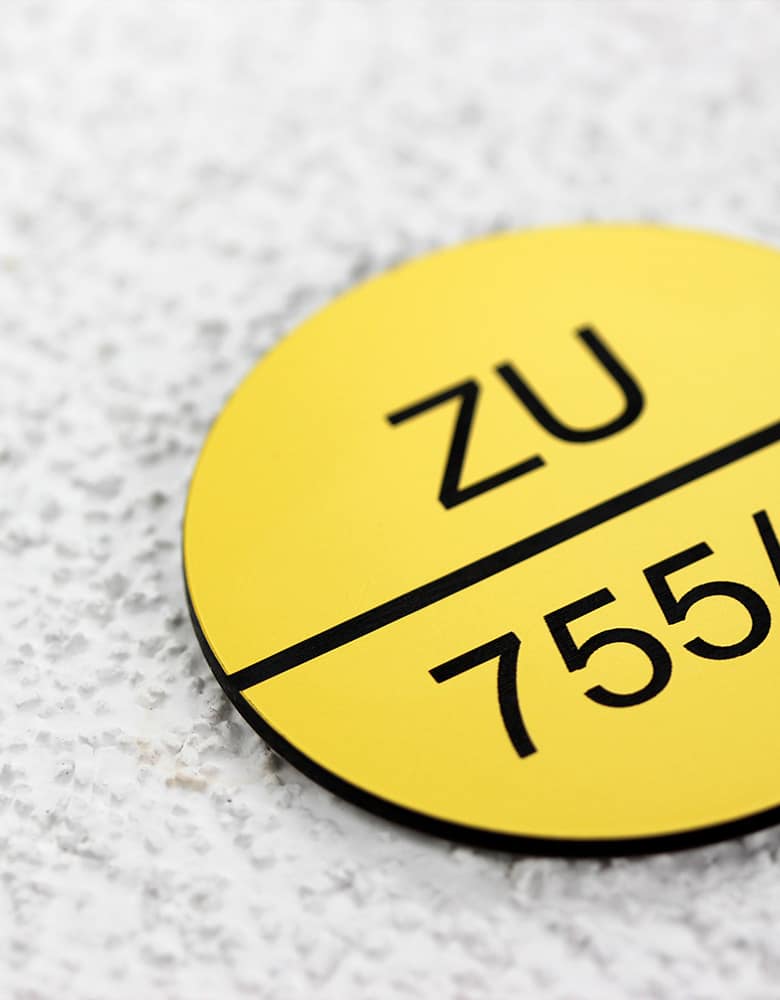 Individuelle Beschriftung von Brandmeldeschildern