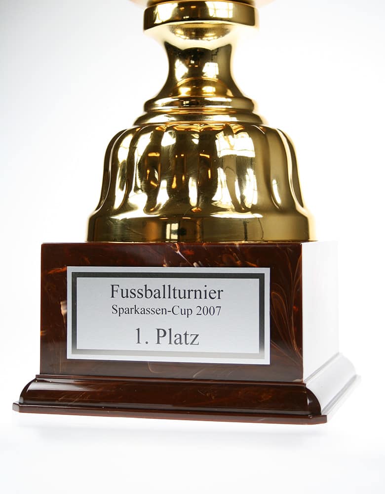Gravurschilder aus Aluminium, Messing oder Kunststoff für Pokal